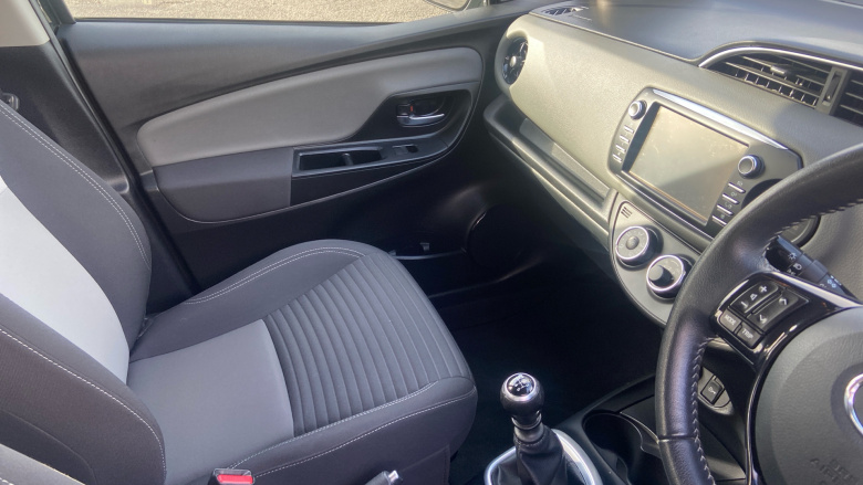 Toyota Yaris 1.5 VVT-i Icon Tech 5dr Petrol Hatchback